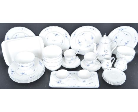 A vintage retro mid 20th century German ceramic porcelain tea service / dinner service by Villeroy &amp; Boch. The service co