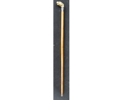 An early 20th century circa 1910’s white bone / ivory handle walking stick. The walking stick having an ivory hand carved han