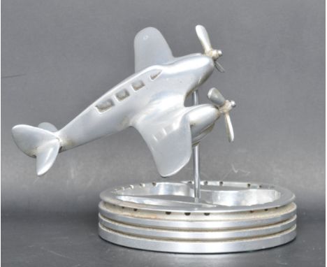 A vintage retro 20th century aeroplane piston head ashtray. The ashtray of a circular form with an twin propelled aeroplane d