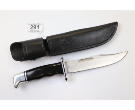 Vintage Buck 119 Bowie hunting knife with leather sheath, total length approximately 26cm with a blade length of approximatel