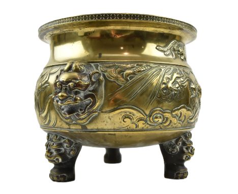 A large and heavy Republic period bronze tripod censer. The censer decorated with an flat everted rim, two pheonix to the nec
