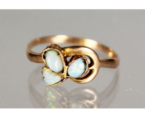 A 15CT GOLD AND OPAL CROSSOVER RING.