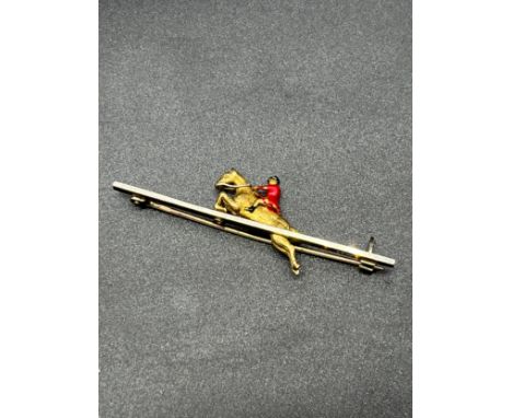A Vintage 9ct yellow gold and enamel horse and jockey figural bar brooch. [4.75grams] 