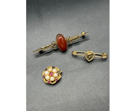 Three antique gold jewellery items. Includes 9ct yellow gold, pearl and ruby stone set clasp, 9ct gold bar brooch set with an