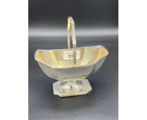 Victorian Sheffield silver sugar basin with swing handle. [156.30grams] [15cm high with handle up] 