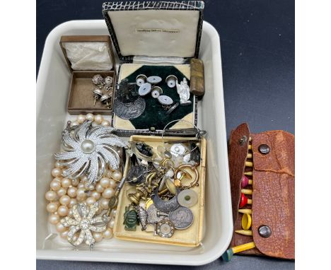 A Tray of mixed jewellery and collectable odds to include white metal Dutch figure, Sterling silver Mounted cufflinks and stu