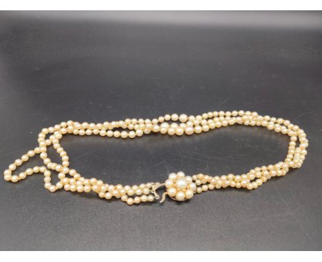 Antique/ vintage triple strand cultured pearl necklace fitted with a chunky 9ct gold clasp and catch 