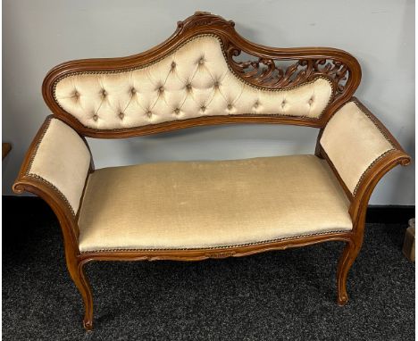 A Reproduction button back window seat. [108cm in length] 