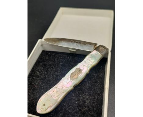 Victorian Sheffield silver and mother of pearl fruit knife. 