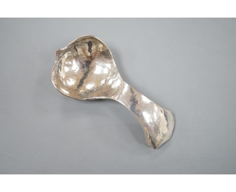 Keswick School of Industrial Art: An Arts &amp; Crafts planished white metal caddy spoon, 81mm, 17 grams.