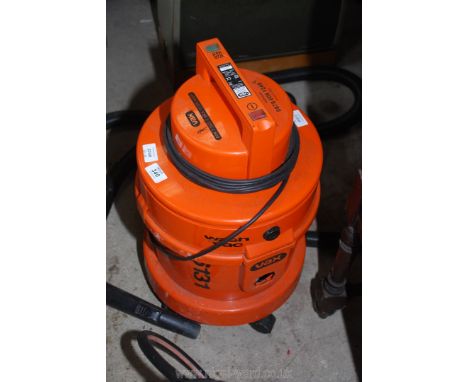 A Vax wash and vac, model 6131. (Ran at time of testing).