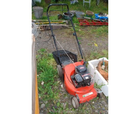 Mowerland Sprint 40 lawn mower with Briggs &amp; Stratton engine (belt broken and rear safety flap missing).