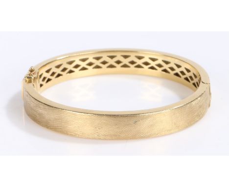 18 carat gold bangle, with lightly engine turned crisscross decoration, 24 grams, 70mm diameter 