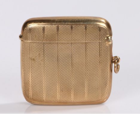 9 carat gold vesta case, with banded engine turned exterior, 30.4g