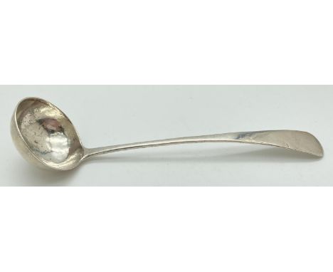 A Scottish Georgian silver sauce ladle of simple design. Hallmarked to reverse of handle for Glasgow 1820. Approx. 17cm long 