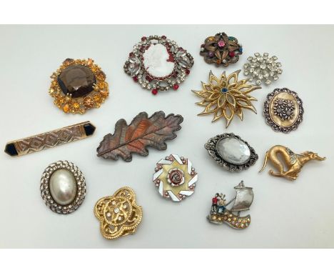 A collection of assorted vintage brooches and scarf clips. To include stone set examples. 