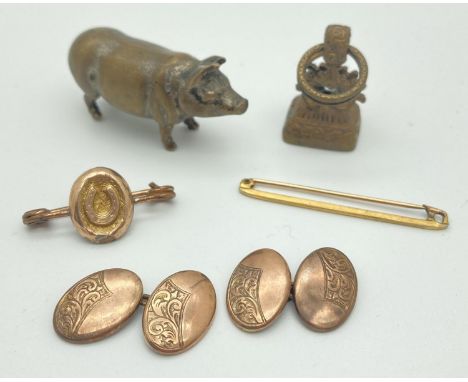 A collection of vintage small metal items. To include smal hollow bras pig, decorative brass fob, tie pins and cufflinks. 
