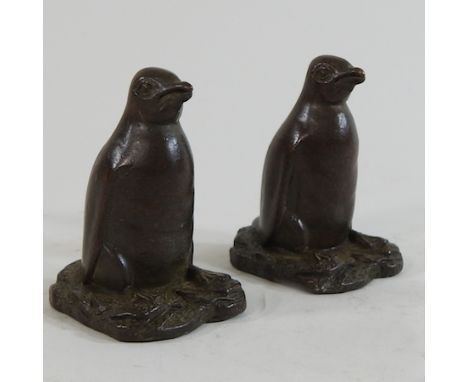 A pair of Chinese bronze figures of penguins, 5cm high