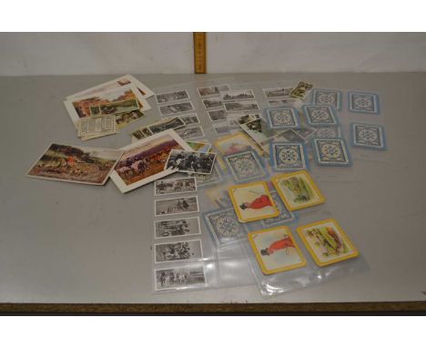 Mixed Lot: Various hunting related cigarette cards and other similar items