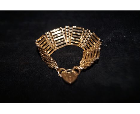 9ct Gold gate bracelet with heart locket and safety chain. Total weight 16g