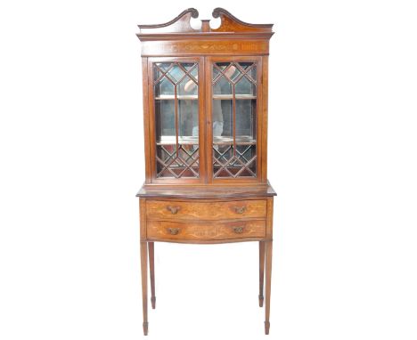 An Edwardian mahogany Sheraton revival bookcase display cabinet vitrine on stand. Comprises a twin astragal glazed top with s