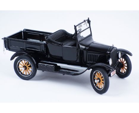 Danbury Mint diecast model - 1925 Ford Model T Runabout, with certificate and box 