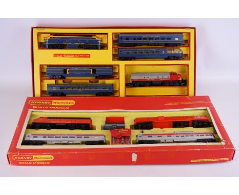 Triang Railways 00 gauge Electric Model Railroad RS.14 & RS.101, Transcontinental Streamliner set, boxed (2)
