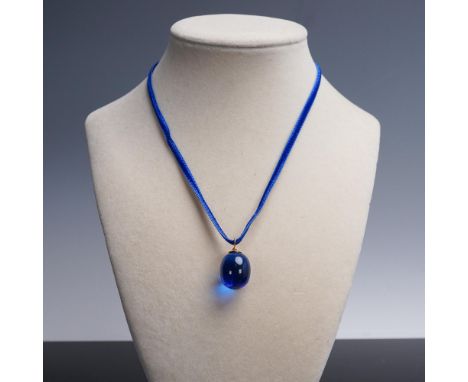 This Baccarat Tentation Sapphire Choker features a luminous sapphire blue crystal cabochon suspended from a deep royal blue a