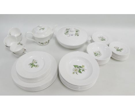 Spode 'Virginia' patterned table wares to include eight dinner plates, eight soup bowls, eight pudding bowls, seven side plat