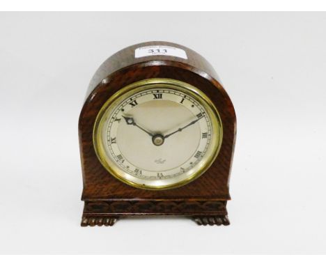 Oak cased Elliot mantle clock, the silvered dial with Roman numerals, 15 x 13cm
