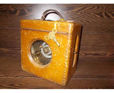 BELGIAN PIGEON RACING CLOCK
in its original oak case, with key, 21cm high (excluding handle)