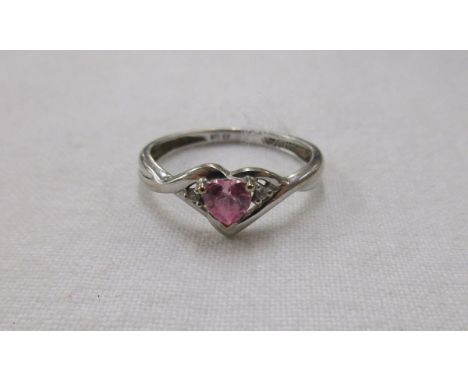 White gold & pink heart shaped stone ring - Estimate £20 to £30