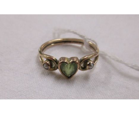 Gold peridot ring - Estimate £20 to £30