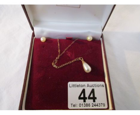 9ct gold pearl dropper & 9ct gold pearl stud earrings 