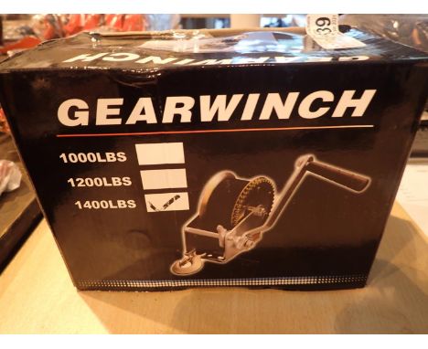 A boxed 1400lbs manual gear winch. P&amp;P Group 1 (£14+VAT for the first lot and £1+VAT for subsequent lots) 