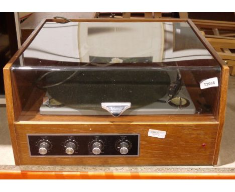Vintage record player&nbsp;in teak case and a pair of speakers&nbsp;(3)&nbsp;