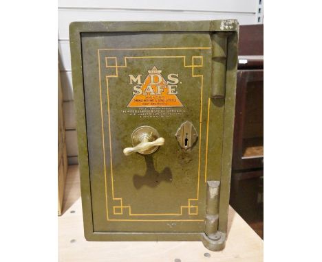 Vintage cast iron safe&nbsp;by Thomas Withers &amp; Sons Ltd, West Bromwich&nbsp;Condition ReportH. 48cm x W. 32cm x D. 38cm.