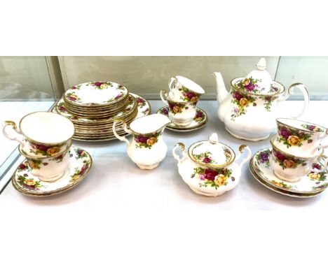 30 piece Royal Albert Old Country Rose dinner/tea service overall good condition 
