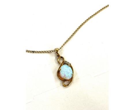 Ladies 9ct gold Opal and diamond pendant on chain, total weight 4g 