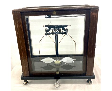 Cased Baird &amp; Tatlock weighing scales, approximate case measurements: Height 17.5 inches, Width 15.5 inches, Depth 9 inch