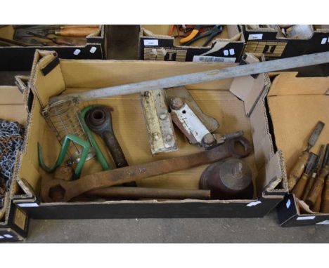 BOX OF MIXED TOOLS