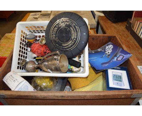 BOX OF MIXED ITEMS TO INCLUDE MINIATURE SNOOKER BALLS, VARIOUS TOOLS, HOUSEHOLD SUNDRIES ETC