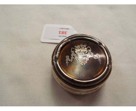A London 1911 silver and tortoiseshell patch box with silver inlaid top A/F