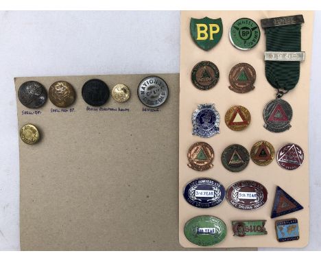 A collection of assorted lapel badges and buttons including Castrol, Ferryland Touring Club, also Shell and BP buttons. 