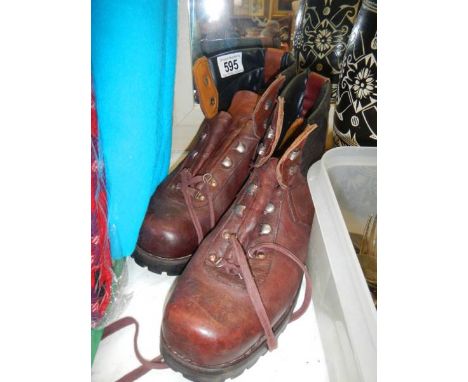 A pair of good hard wearing boots, size J/K in shield.