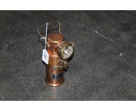 Barnsley type BE3 miners lamp