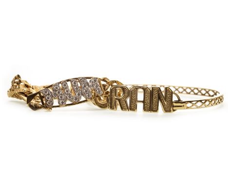 GEM SET 'MUM' BRACELET, the central section depicting the word 'MUM' set with round white gems, to a textured link bracelet, 