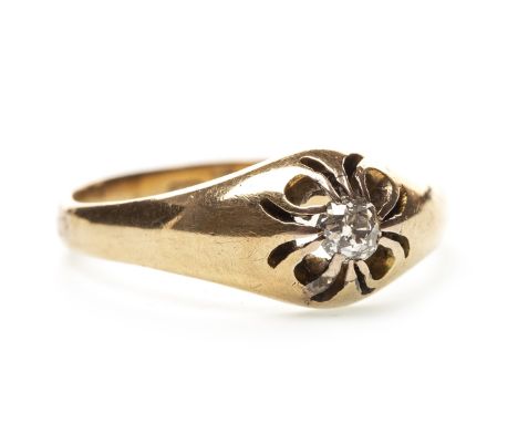 GENTLEMAN'S DIAMOND RING, the old cut diamond of approximately 0.12 carats, in eighteen carat gold, size R, 4.9g