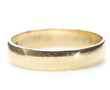 GOLD WEDDING BAND, 4mm wide, in eighteen carat gold, size R 1/2, 3.5g