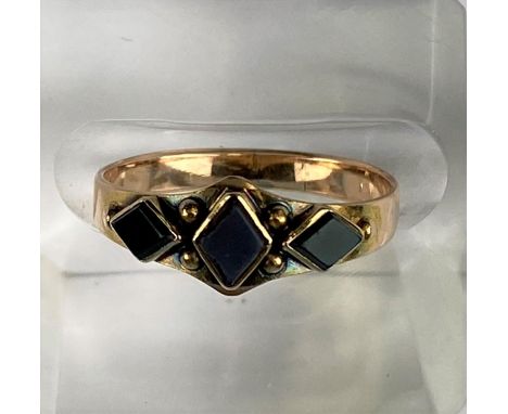An early 20th century 15ct ring set with 3 diamond shaped blood stones hallmarked Birmingham 1922, maker A&amp;S size R 2.3gm